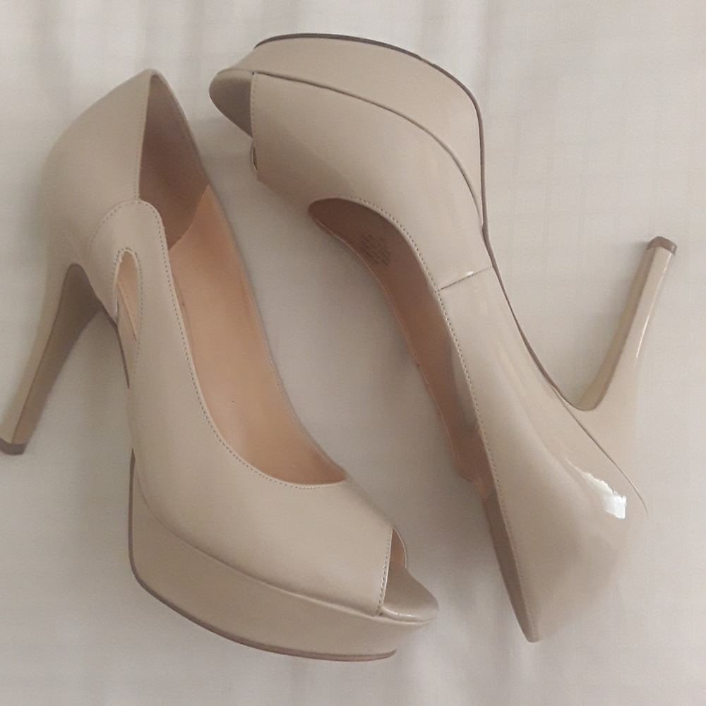 Marc Fisher Nude/Light Natural heels